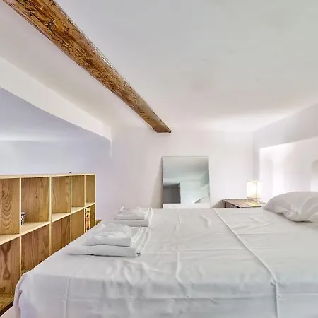 Studio Avec Mezzanine Au Coeur De La Vieille *